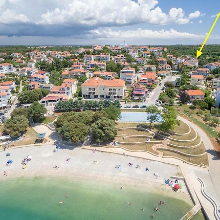 Apartment Tina By The Beach Пиешчана Увала Екстериор снимка